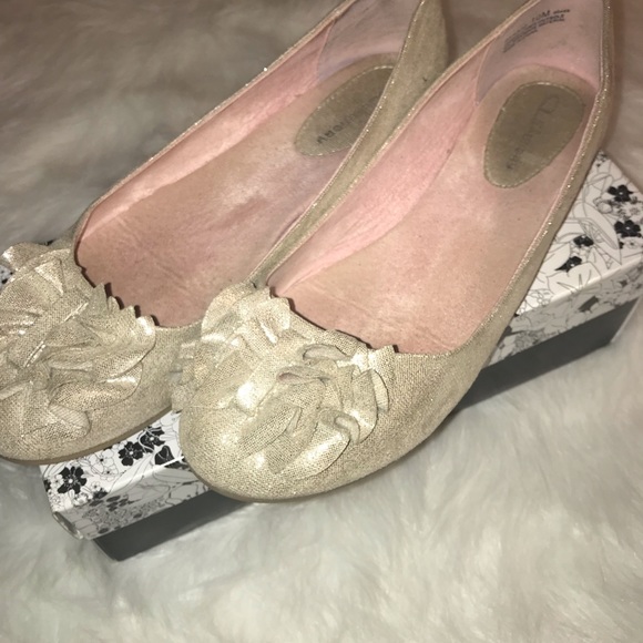 Champagne colored flats - Picture 4 of 6